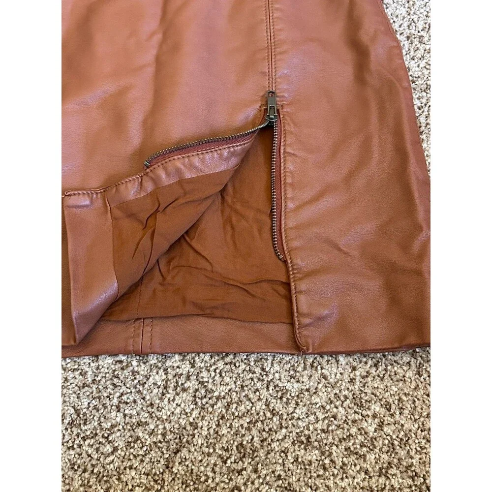Free People faux leather mini skirt brown Sz. 8 front zipper slit buckle details